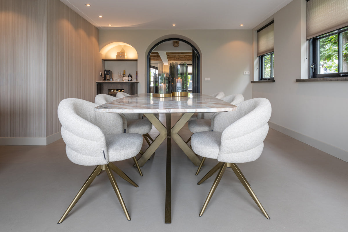 Eettafel Bottega beige metaal 220 cm deens ovaal, vooraanzicht in een interieur