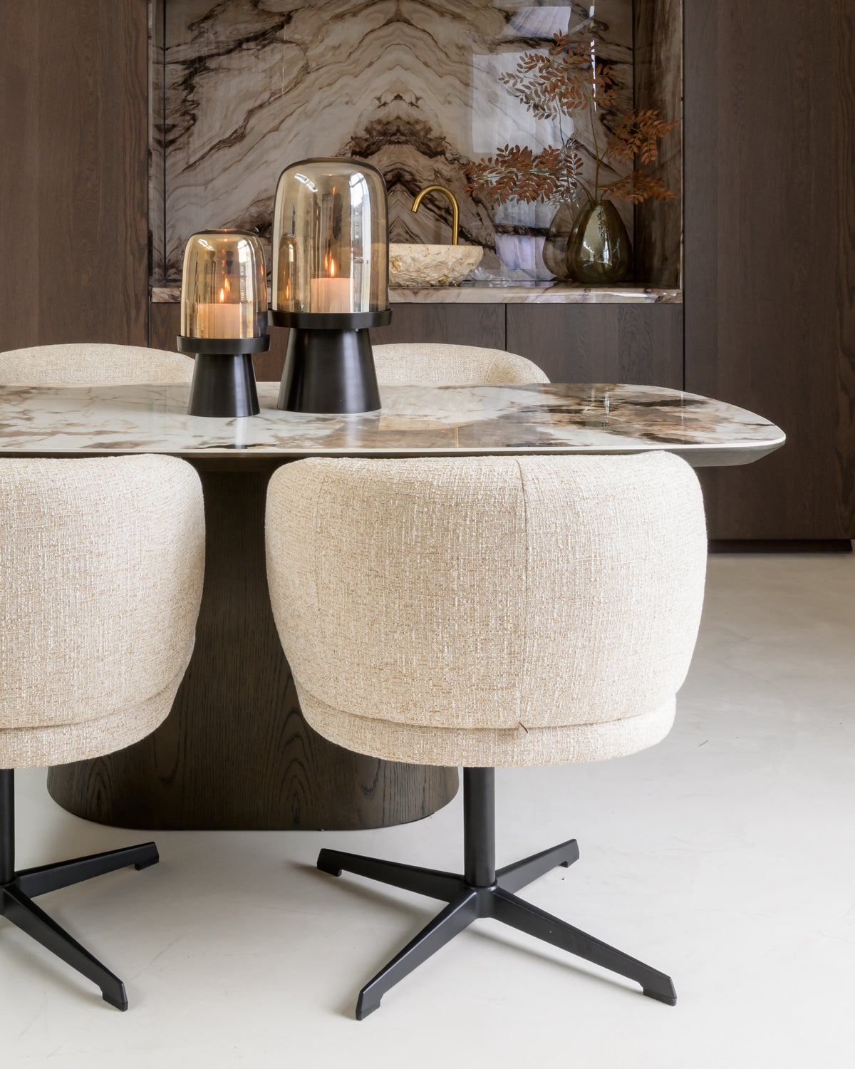 Eettafel Langford bruin mdf 200 cm in een interieur