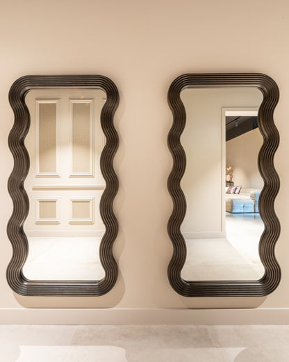 Spiegel Mayfield bruin glas, vooraanzicht in een interieur