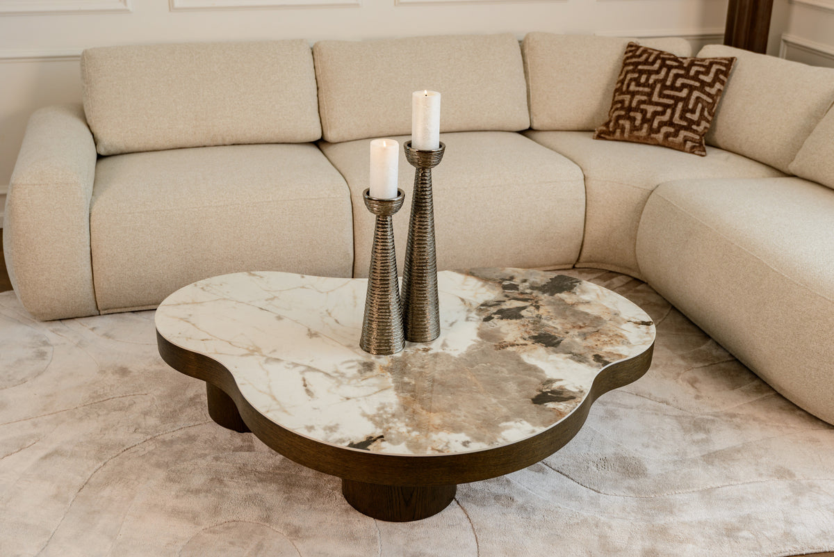 Salontafel Langford bruin mdf, schuin vooraanzicht in een interieur