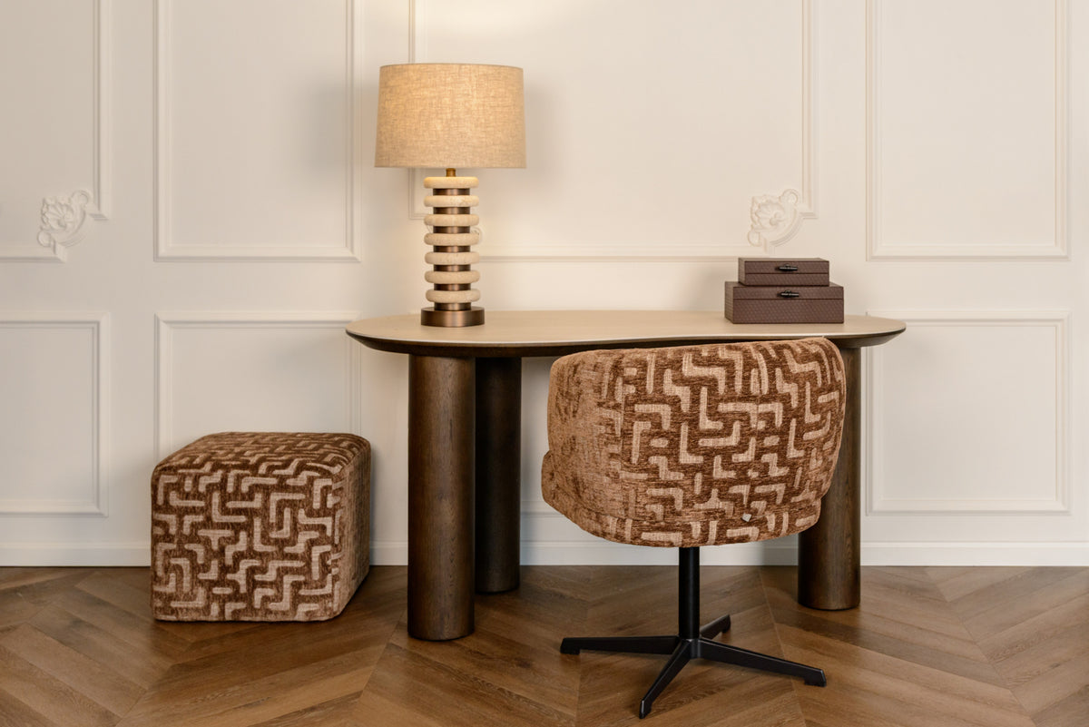 Bureau Ritz bruin mdf, vooraanzicht in een interieur