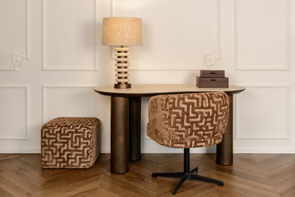 Bureau Ritz bruin mdf, vooraanzicht in een interieur