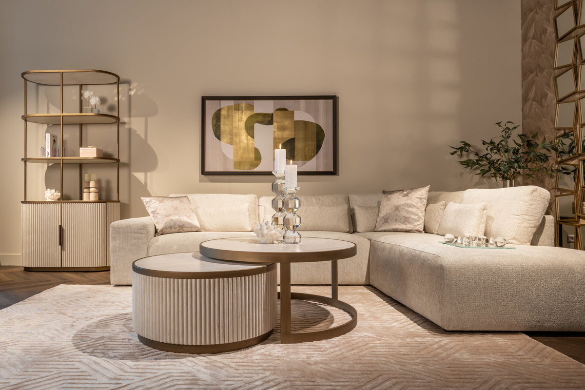 Salontafel Tivoli wit ijzer, schuin vooraanzicht in een interieur