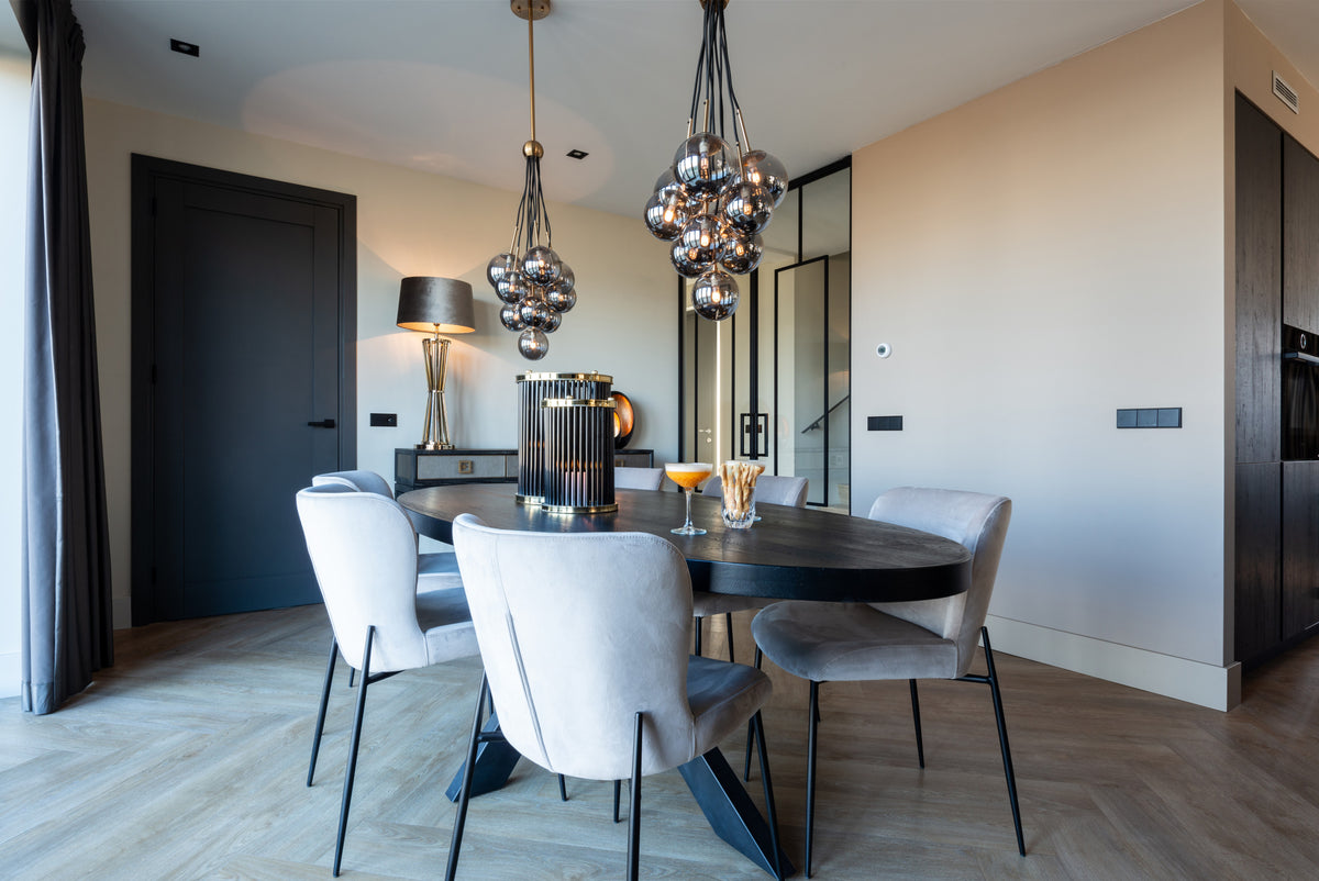 Eetkamerstoel Darby khaki velvet in een interieur