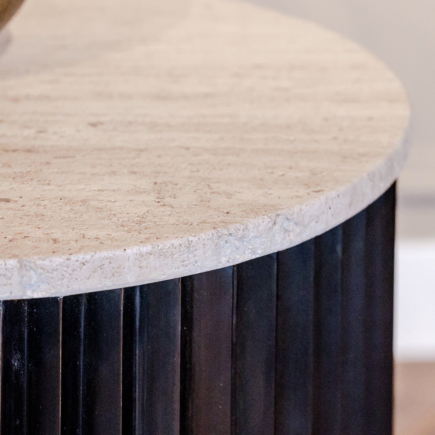 Bijzettafel Hampton | 45,5Ø | Zwart Travertin