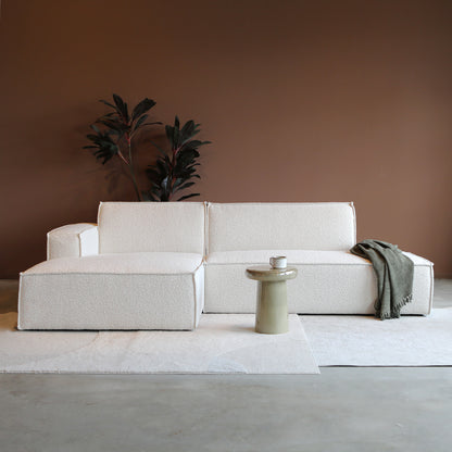 Hoekbank Enzo naturel bouclé, vooraanzicht in een interieur