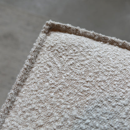 Hoekbank Enzo naturel bouclé, detail van het materiaal