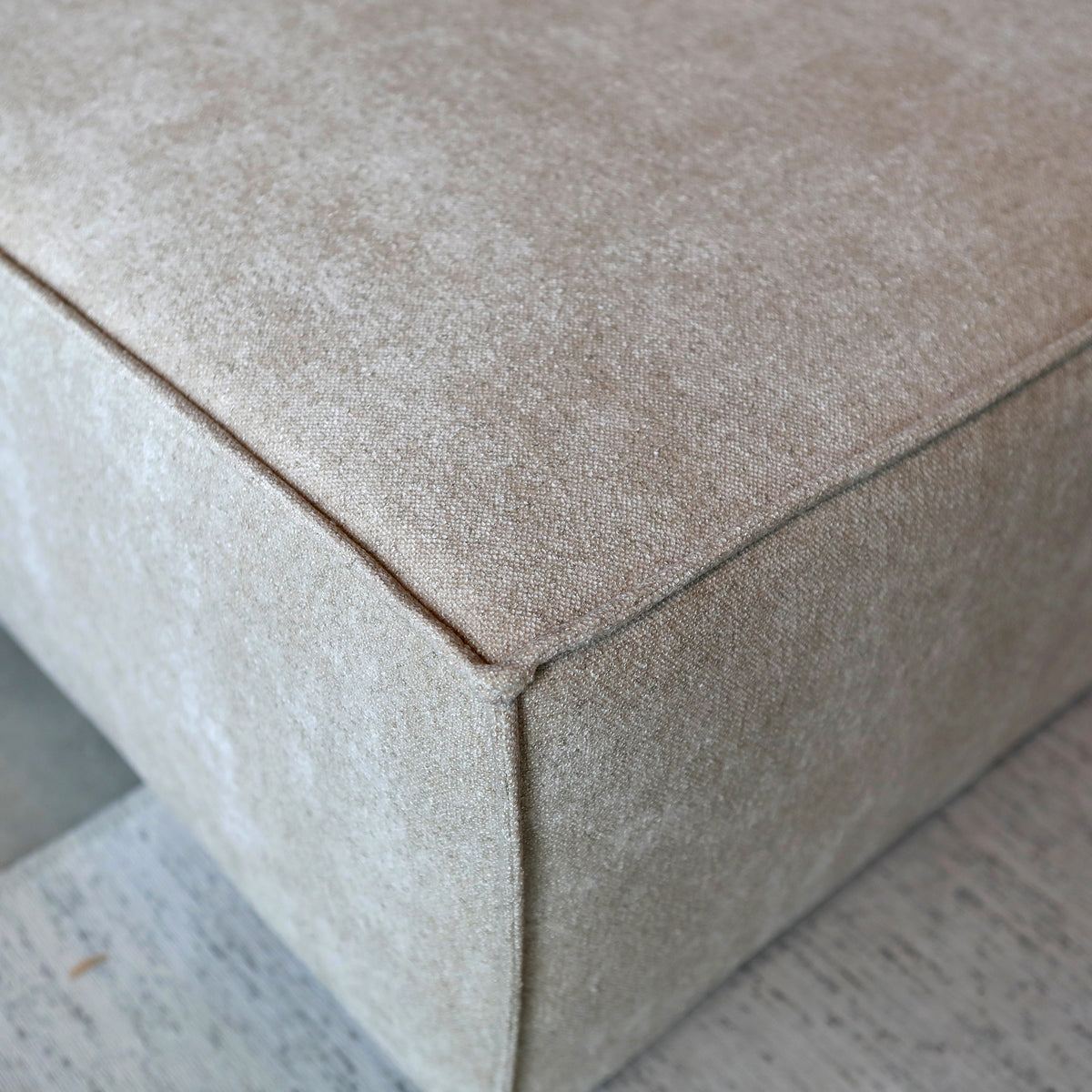 Hoekbank Enzo crème linnen, detail van het materiaal