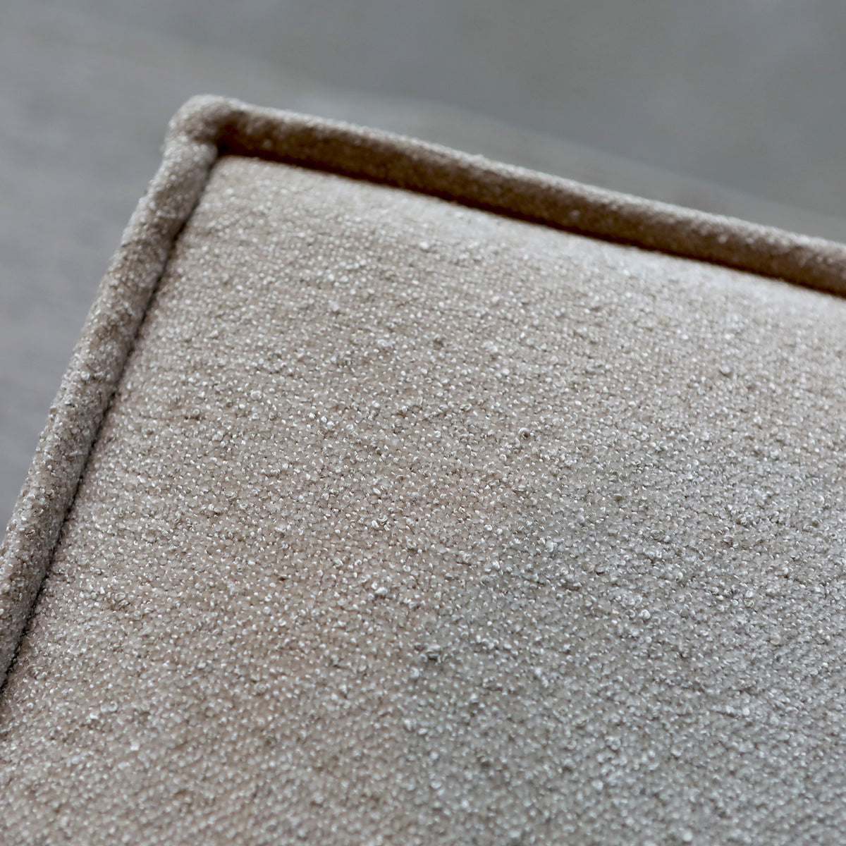 Hoekbank Enzo crème linnen, detail van het materiaal