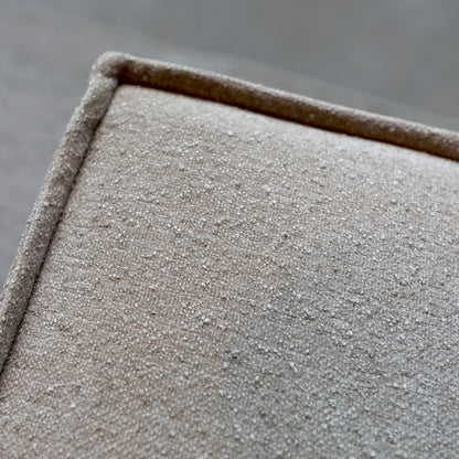 Hoekbank Enzo crème linnen, detail van het materiaal