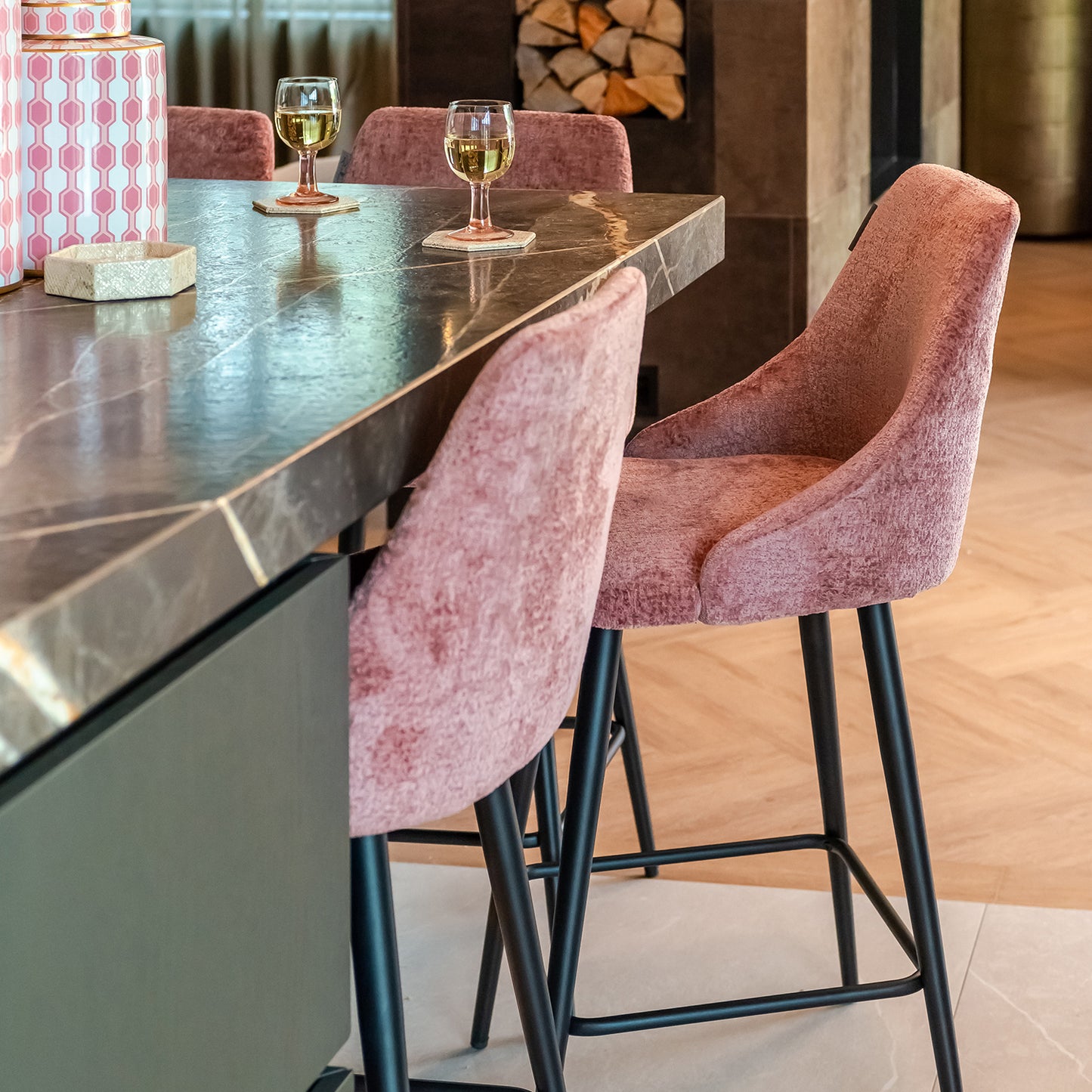 Barstoel Brooke | Kookeiland of Bartafel | Rose Chenille