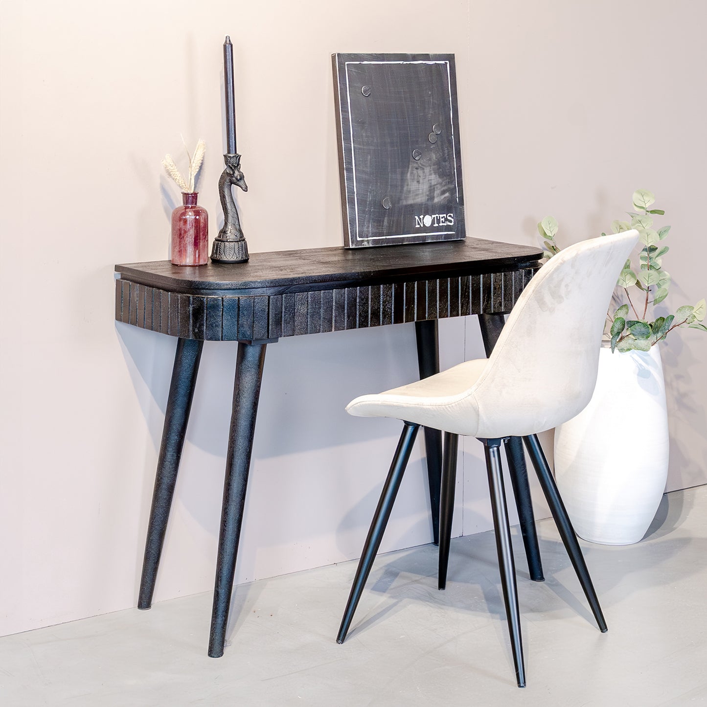 Bureau Nils | Zwart Mangohout