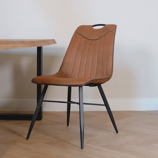 product video eetkamerstoel trofee zonder armleuning en in verschillende kleuren bij meubelbaas