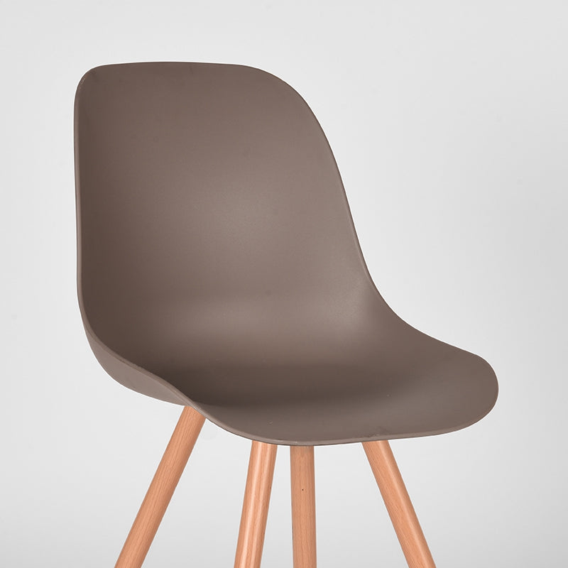 Eetkamerstoel Rimini bruin polypropeen, detail van het materiaal