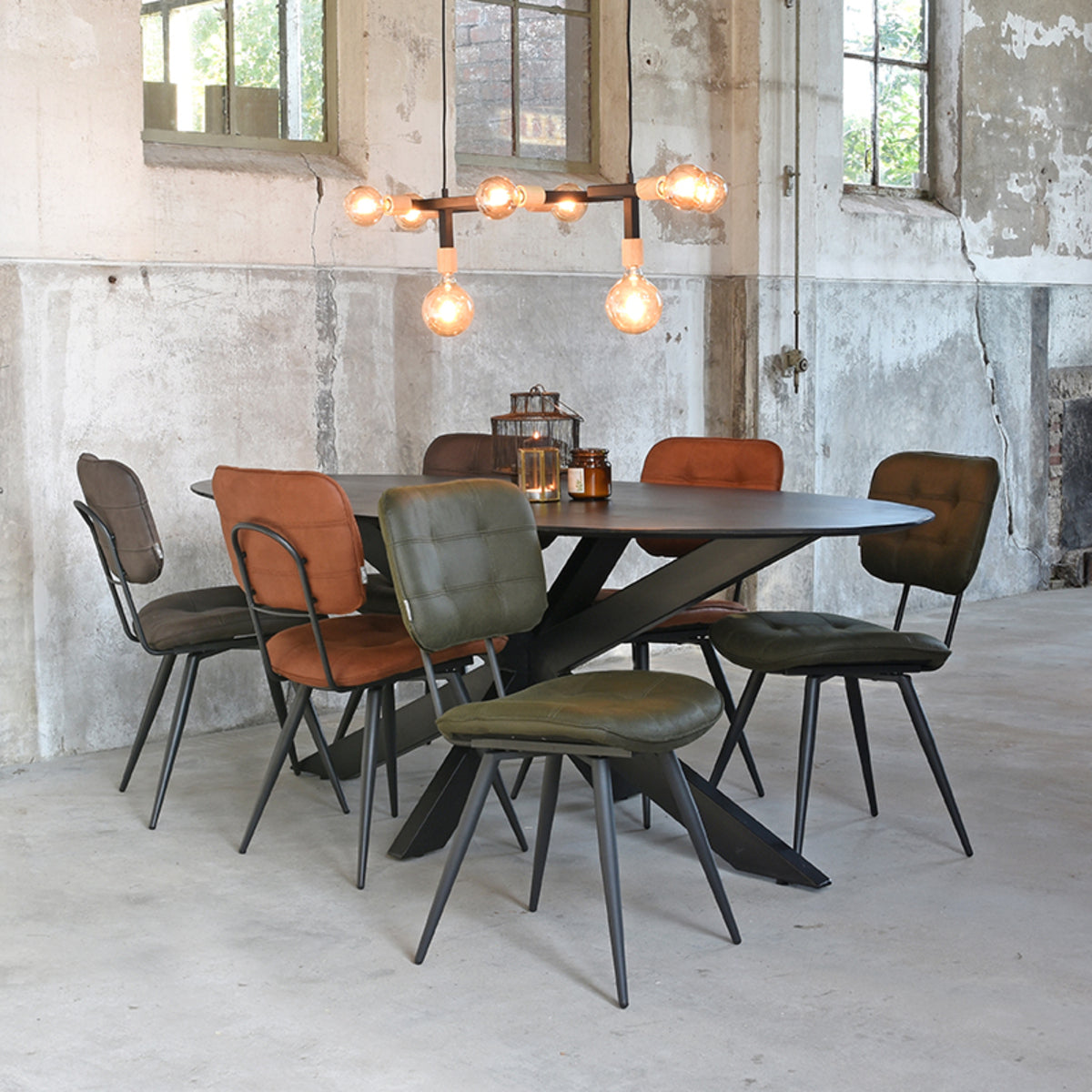 Eetkamerstoel Gus cognac microvezel in een interieur