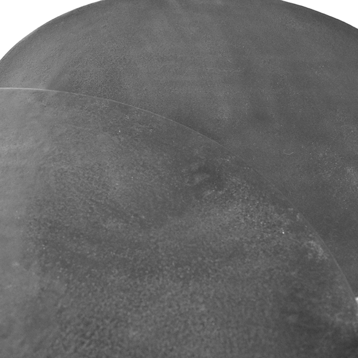 Salontafel Grand grijs metaal, detail van het materiaal