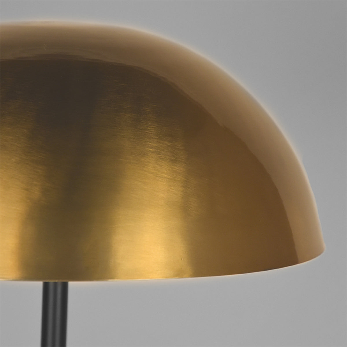 Vloerlamp Globe goud metaal, detail van het materiaal
