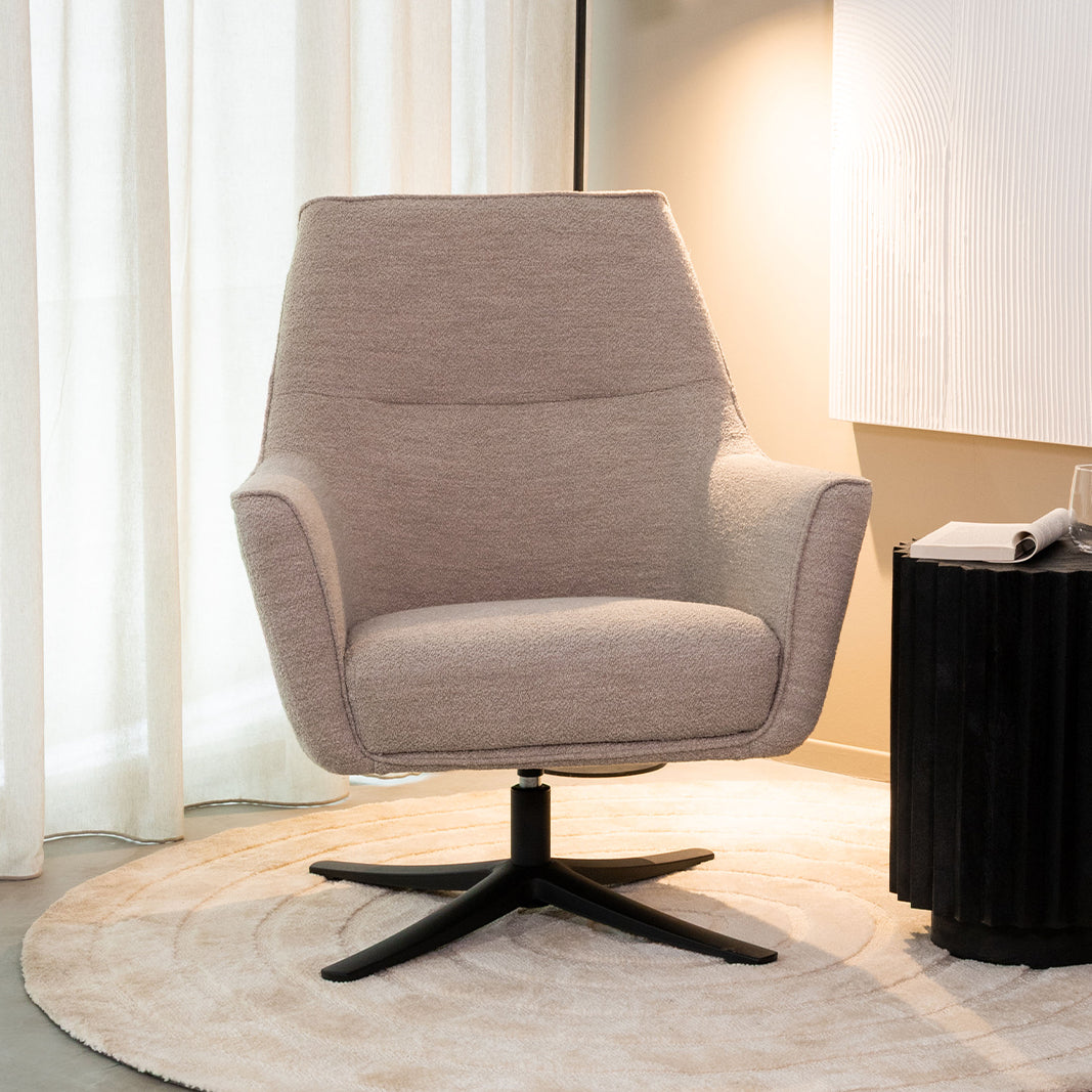 Fauteuil Tod | Naturel Bouclé | Magazijn leegverkoop — Vooraanzicht - sfeer