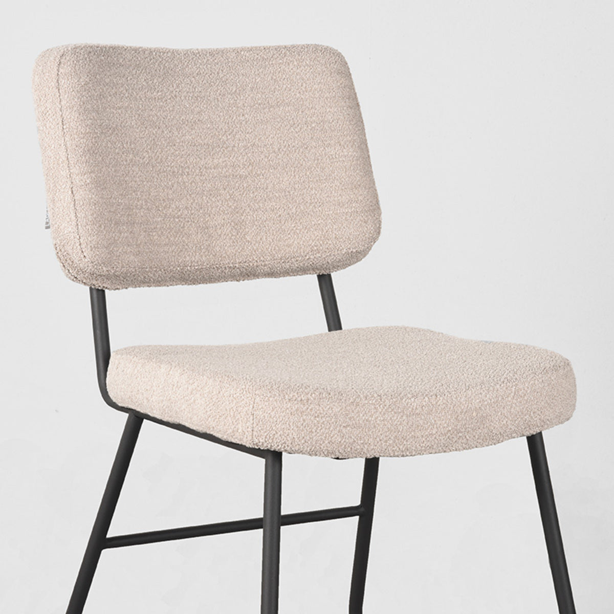 Eetkamerstoel Noah | Naturel Bouclé — Zijaanzicht - sfeer