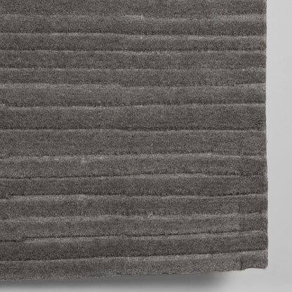 Vloerkleed Luxy | Antraciet Wol | 200x300 cm — Zijaanzicht - witfoto