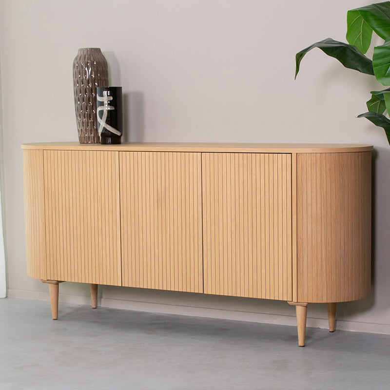 Dressoir Oliva naturel eikenhout magazijn leegverkoop, schuin vooraanzicht in een interieur