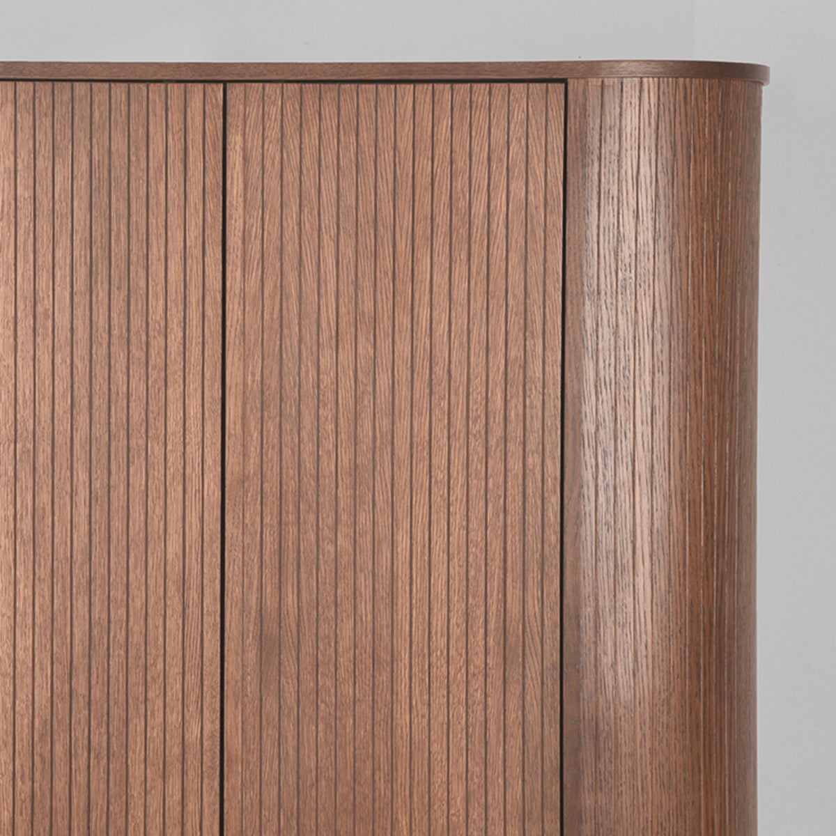 Opbergkast Oliva walnoot eikenhout, detail van het materiaal