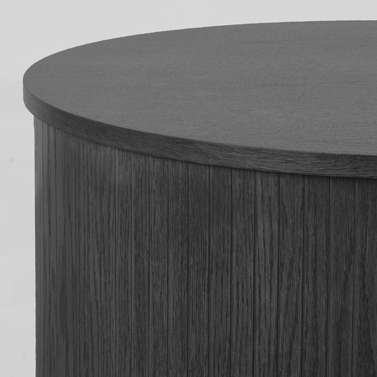 Salontafel Oliva | Zwart Eikenhout | Ø70cm — Zijaanzicht - witfoto