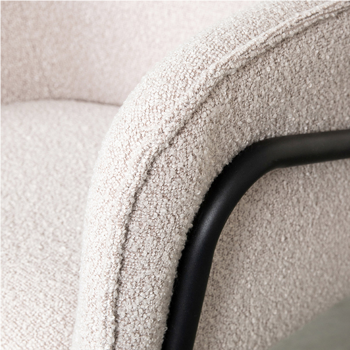 Eetkamerstoel Dexter naturel bouclé, detail van het materiaal