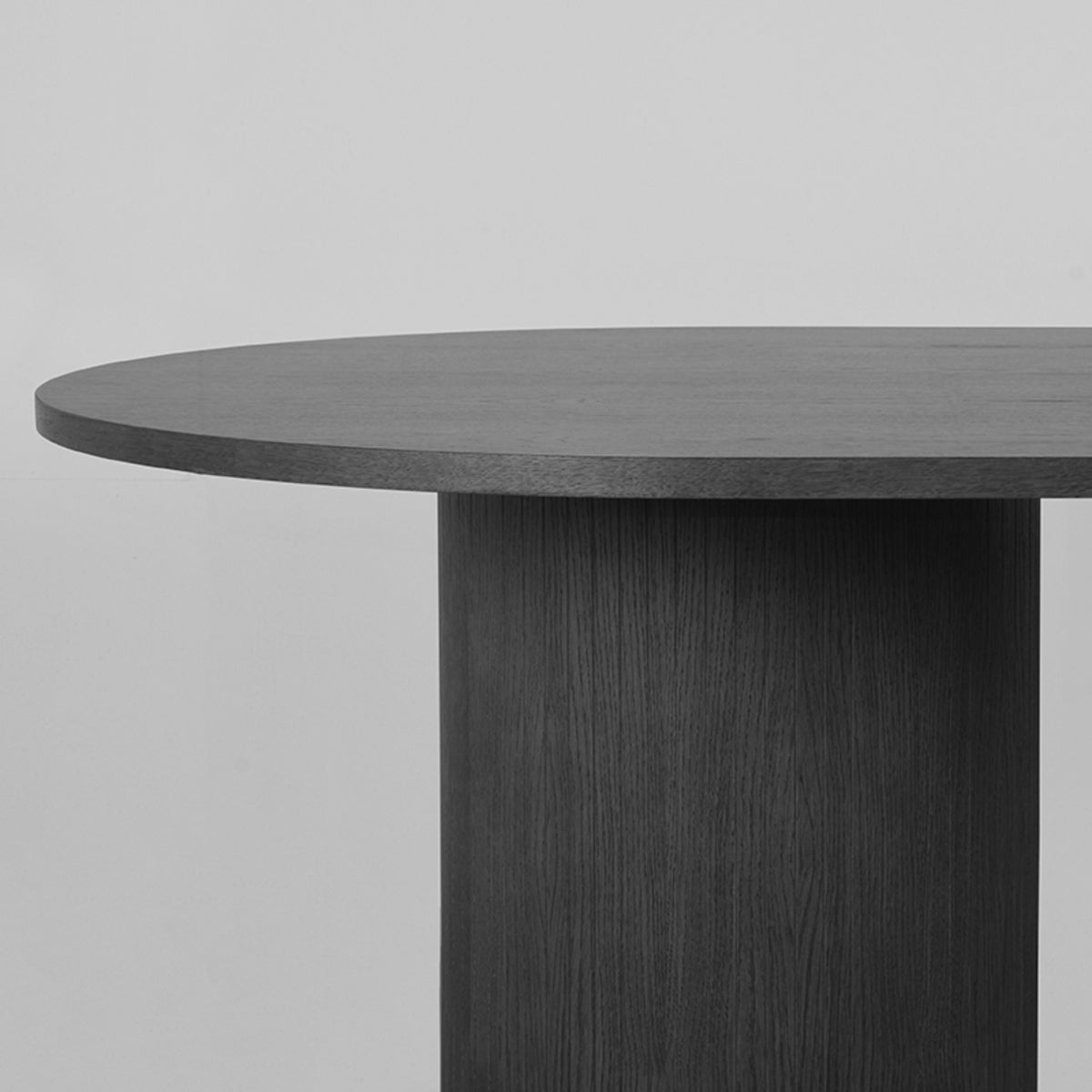 Eettafel Oliva | Ovaal | Zwart Eikenhout — Zijaanzicht - sfeer