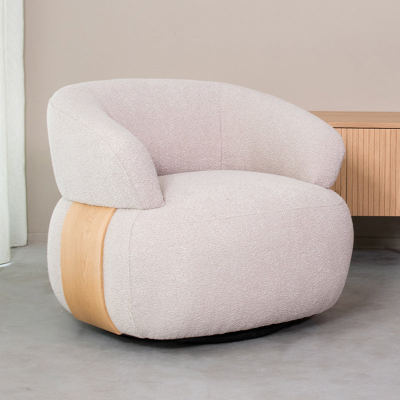 Fauteuil Valenza naturel boucle naturel eiken, schuin vooraanzicht in een interieur
