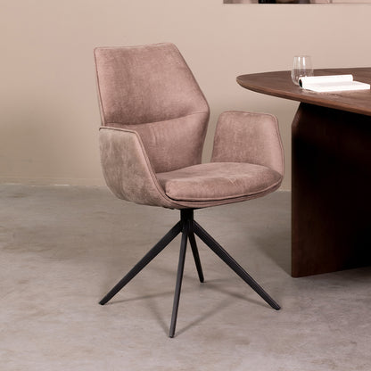 Eetkamerstoel Mellow taupe microvezel, schuin vooraanzicht in een interieur