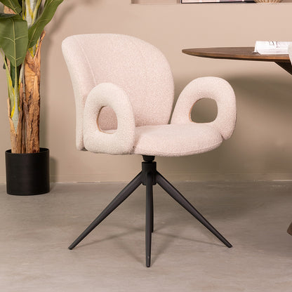 Eetkamerstoel Neo | Naturel Bouclé | Zwart Onderstel — Vooraanzicht - sfeer