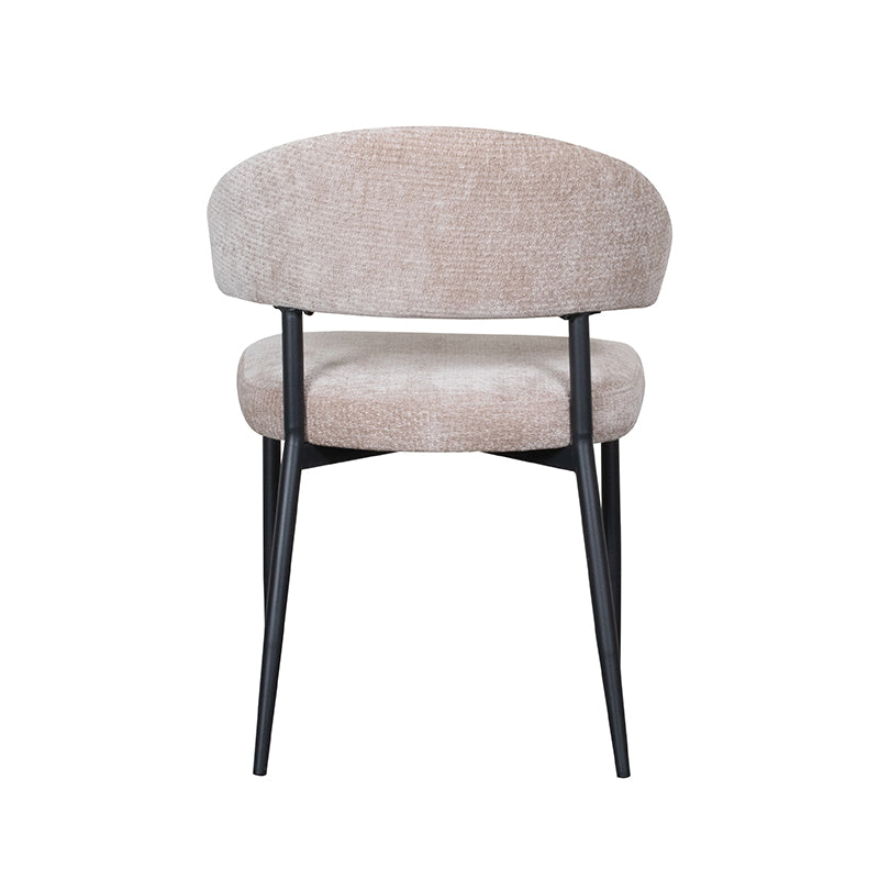 Eetkamerstoel Bliss beige stof, achteraanzicht op witte achtergrond