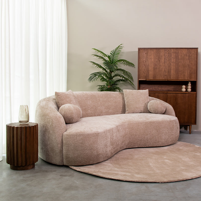 Bank Novo beige stof, schuin vooraanzicht in een interieur