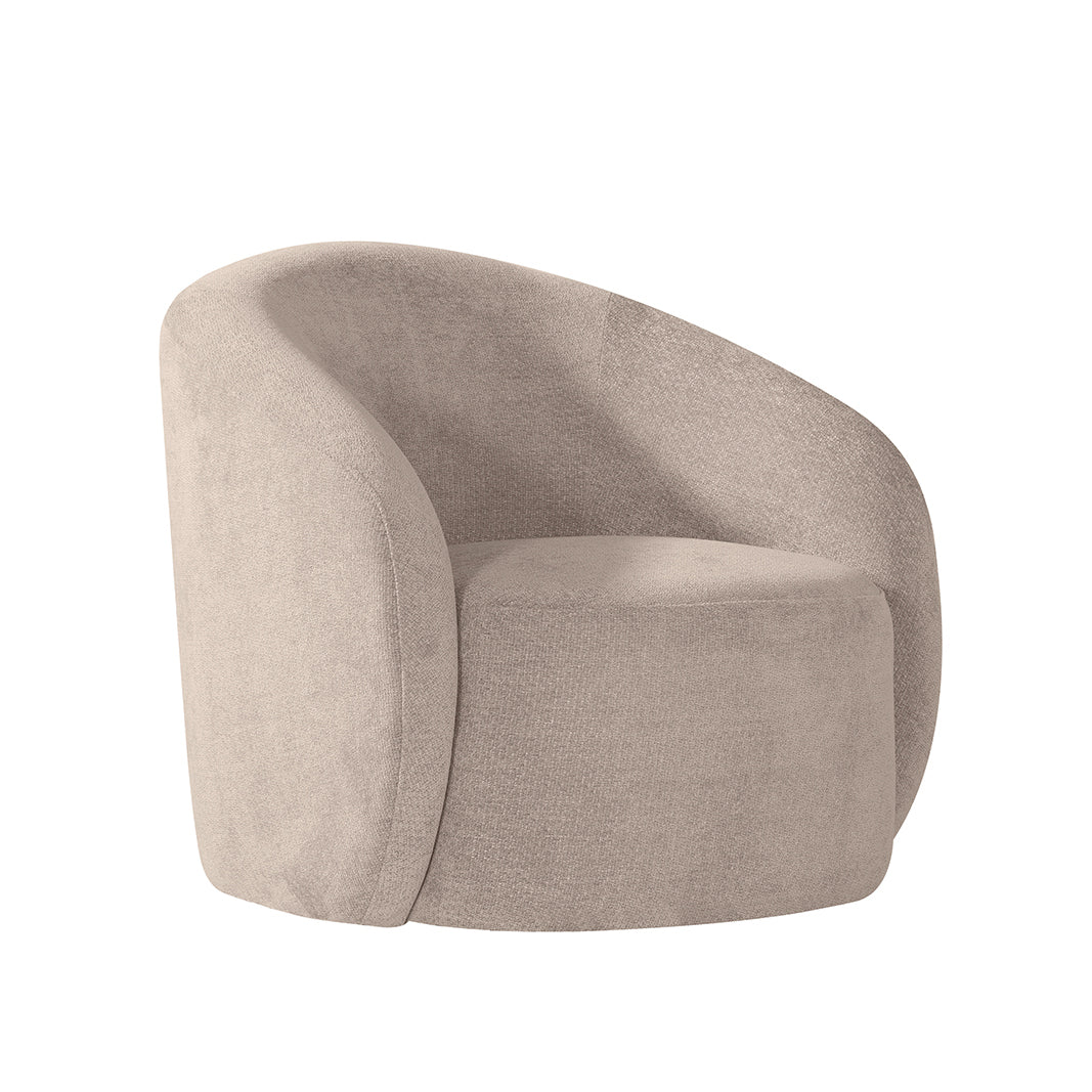 Fauteuil Alby beige stof, schuin vooraanzicht op witte achtergrond