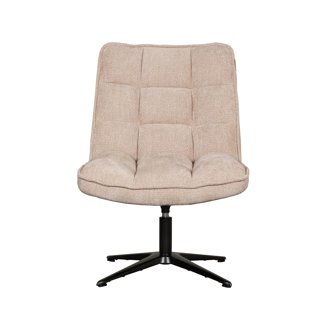 Fauteuil Vince beige stof, vooraanzicht op witte achtergrond