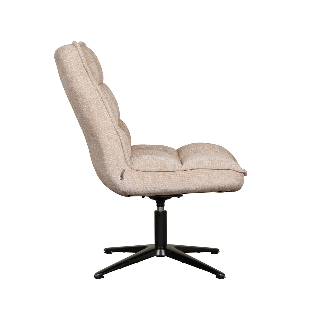 Fauteuil Vince beige stof, zijaanzicht op witte achtergrond