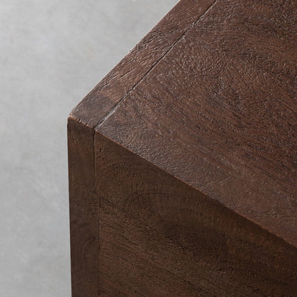 Salontafel Cube bruin mangohout, detail van het materiaal