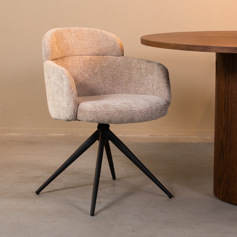 Eetkamerstoel Levi | Beige Stof — Vooraanzicht - sfeer