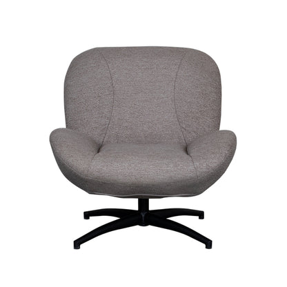 Fauteuil Clayton taupe stof, vooraanzicht op witte achtergrond