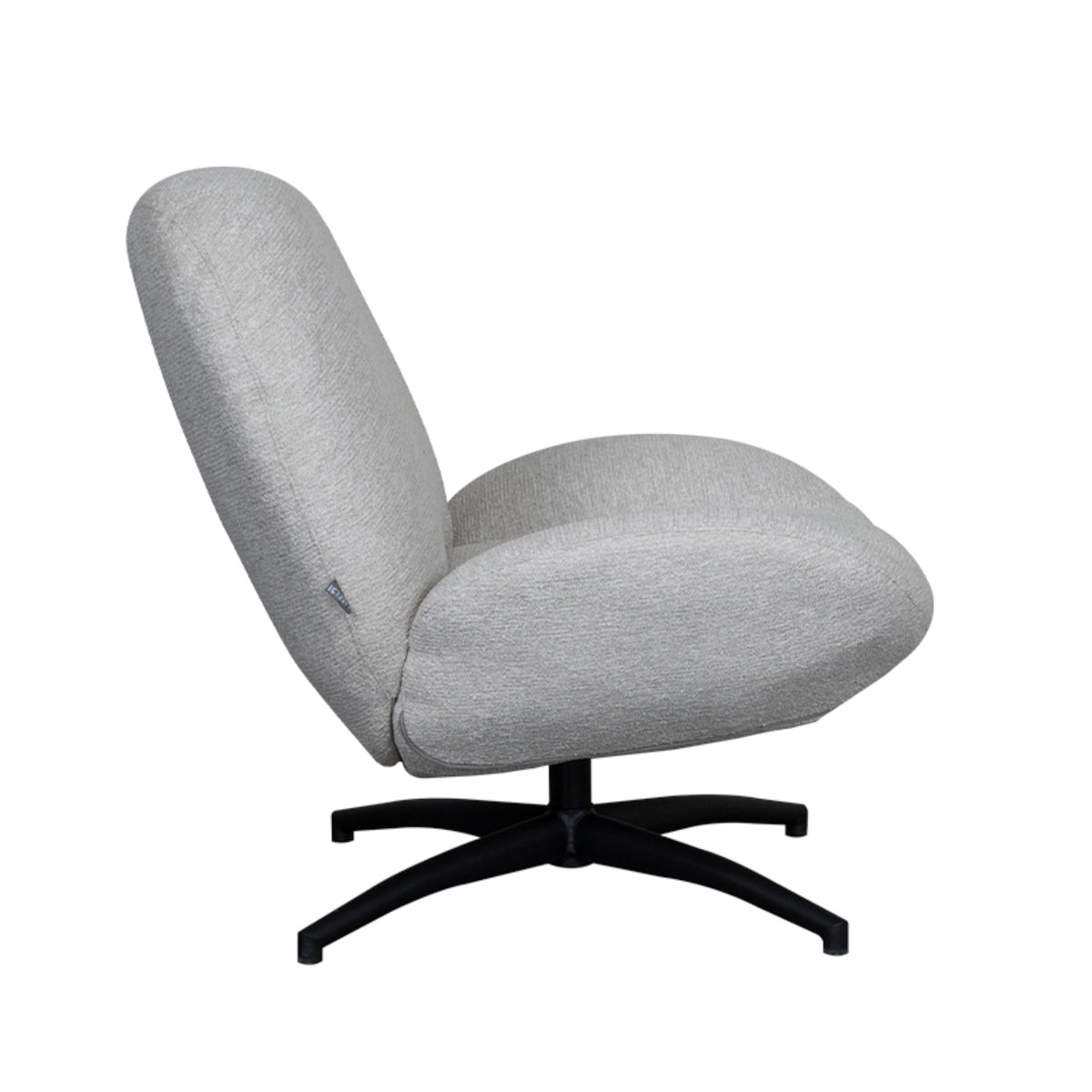 Fauteuil Clayton naturel stof, zijaanzicht op witte achtergrond