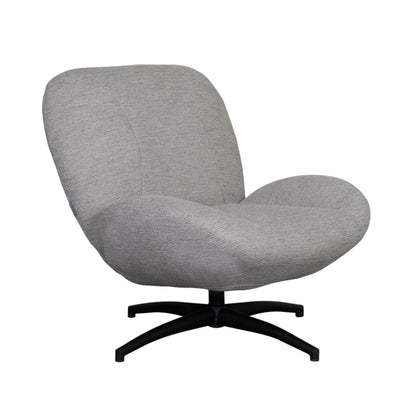 Fauteuil Clayton beige stof, schuin vooraanzicht op witte achtergrond