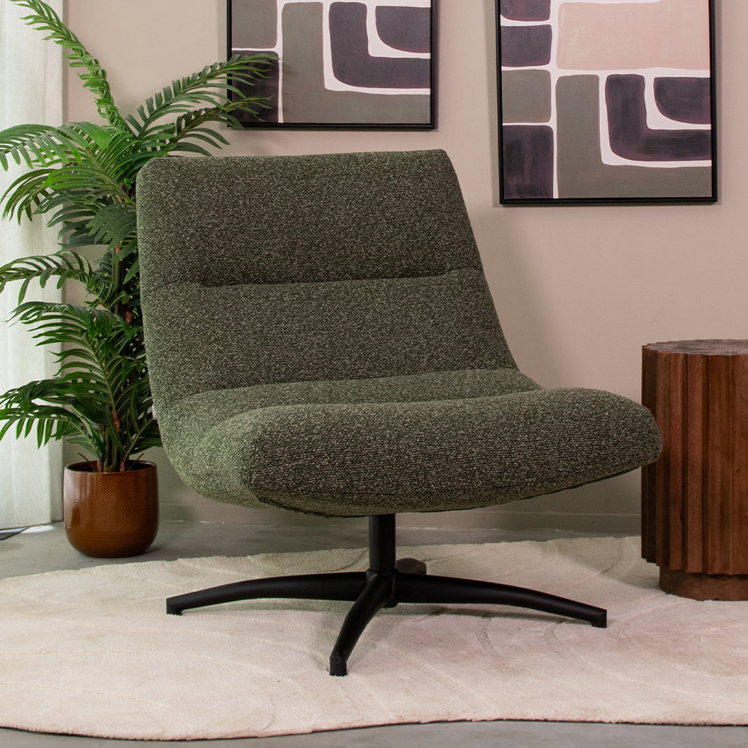 Fauteuil Calix groen bouclé, schuin vooraanzicht in een interieur