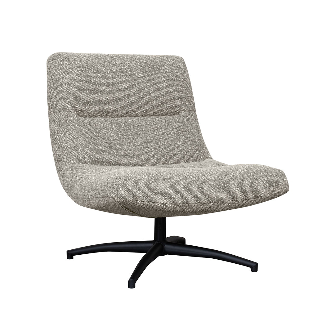 Fauteuil Calix grijs bouclé, schuin vooraanzicht op witte achtergrond
