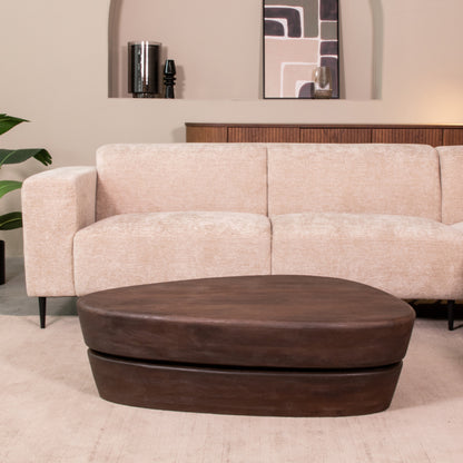 Salontafel Javi bruin mangohout, vooraanzicht in een interieur