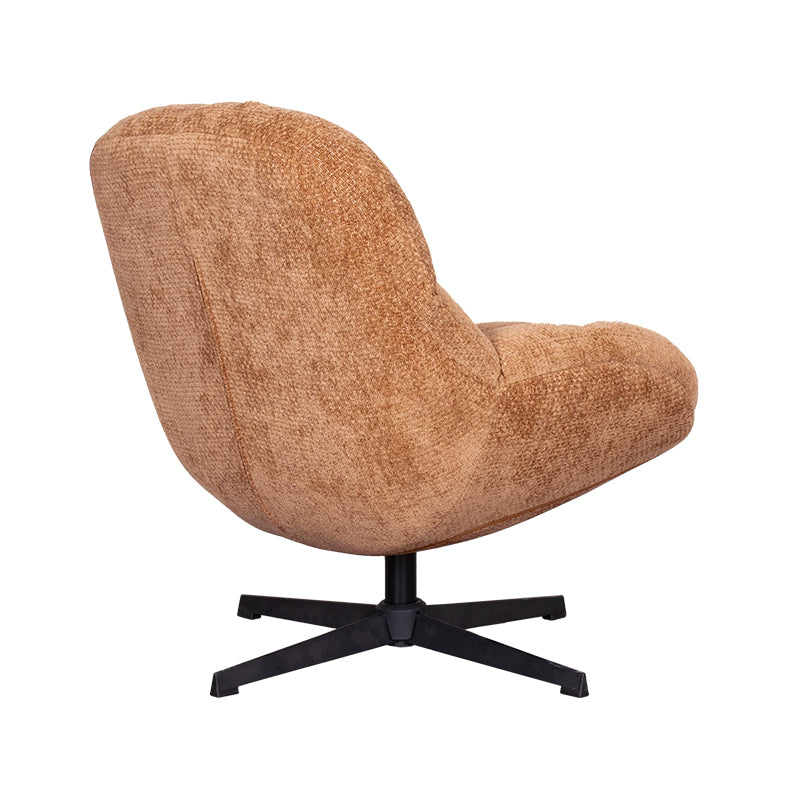 Fauteuil Huxley bruin stof, schuin achteraanzicht op witte achtergrond