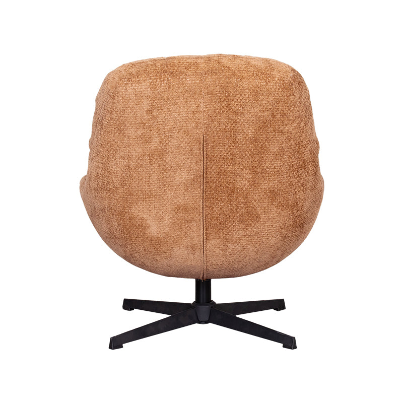 Fauteuil Huxley bruin stof, achteraanzicht op witte achtergrond