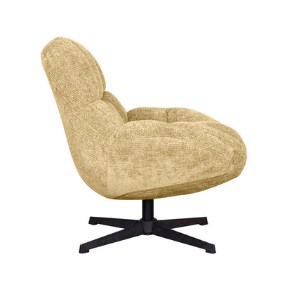 Fauteuil Huxley brass stof, zijaanzicht op witte achtergrond