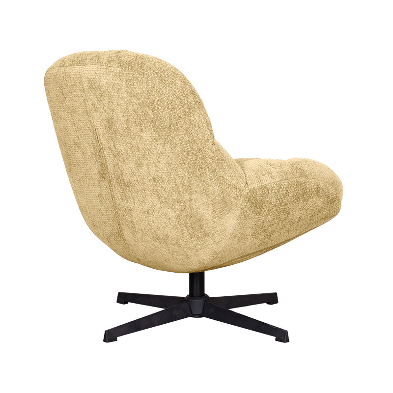 Fauteuil Huxley brass stof, schuin achteraanzicht op witte achtergrond