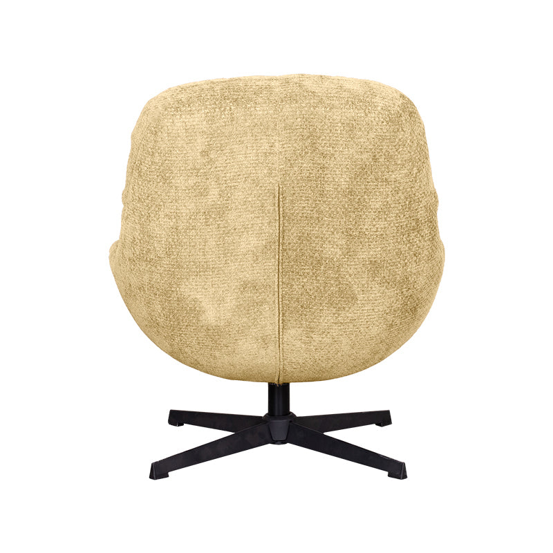 Fauteuil Huxley brass stof, achteraanzicht op witte achtergrond